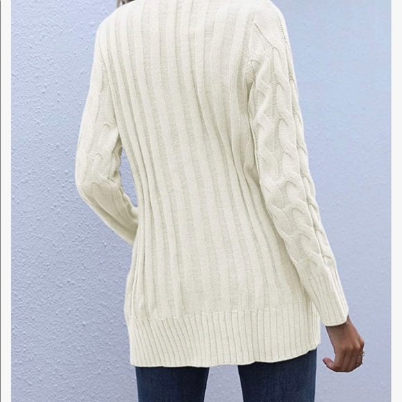 NWT Women's Long Sleeve Cable Knit Sweater - Picture 4 of 5